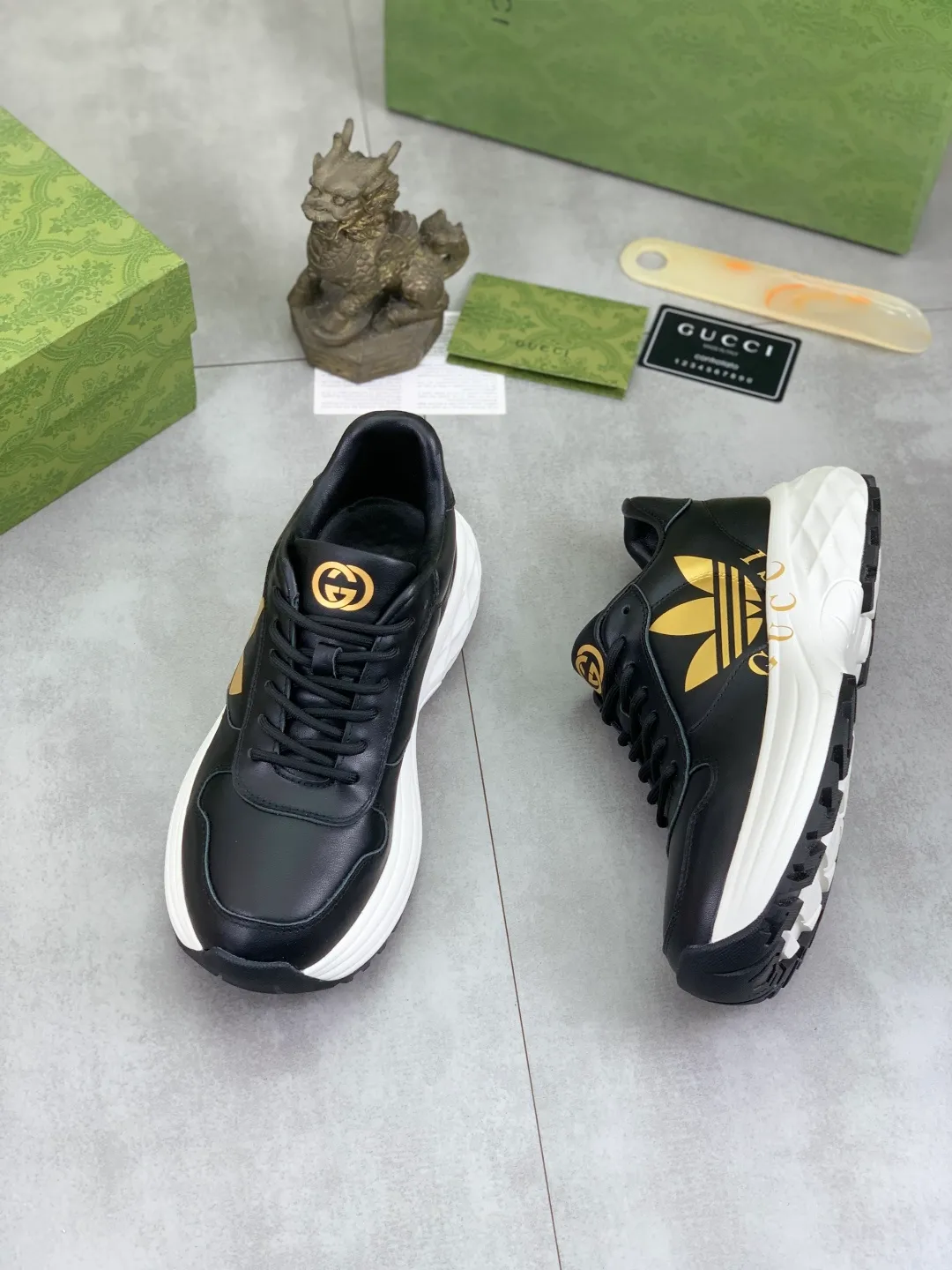 Men's shoes 💰P500💰[New style] 🆘 Dad's shoes [GUCCI] Gucci's new men's shoes are the first to be launched, and the materials and workmanship are superior to all versions on the market. The highest quality imported original top calfskin upper with trendy printed patterns ➕, the inner material is made of full-grain pigskin lining, privately molded soft TPU rubber comfortable outsole, and high foot comfort. Actual shooting, imported special materials highlight the unique charm of the brand 2️⃣colors available Size number; 38-44